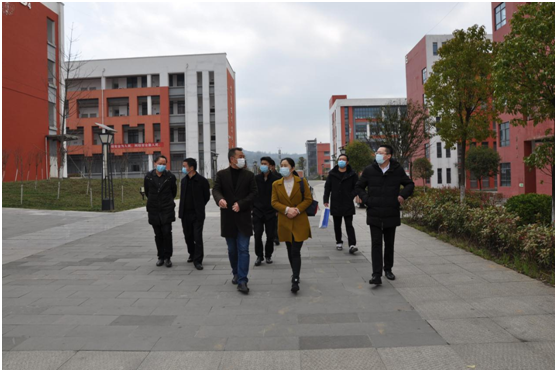 浙江省平湖市領(lǐng)導(dǎo)、企業(yè)家  赴畢節(jié)工業(yè)職業(yè)技術(shù)學(xué)院進(jìn)行交流座談