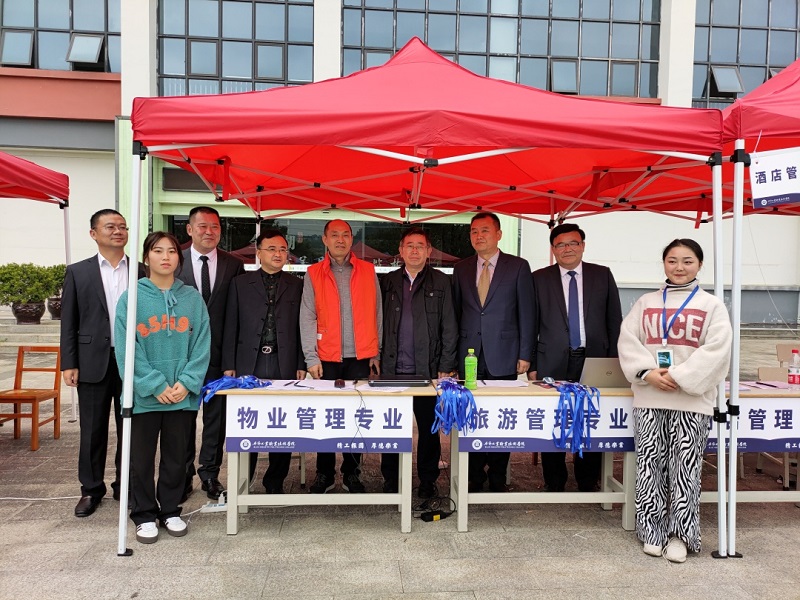 市政協(xié)副主席秦天志、重慶海怡天集團董事局主席張海源一行蒞臨我院考察指導(dǎo)