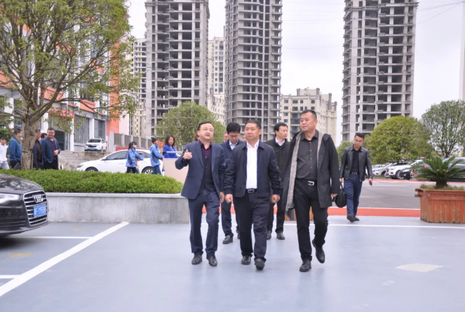 市委常委、市政府常務(wù)副市長(zhǎng)周仕飛赴畢節(jié)工業(yè)職業(yè)技術(shù)學(xué)院調(diào)研