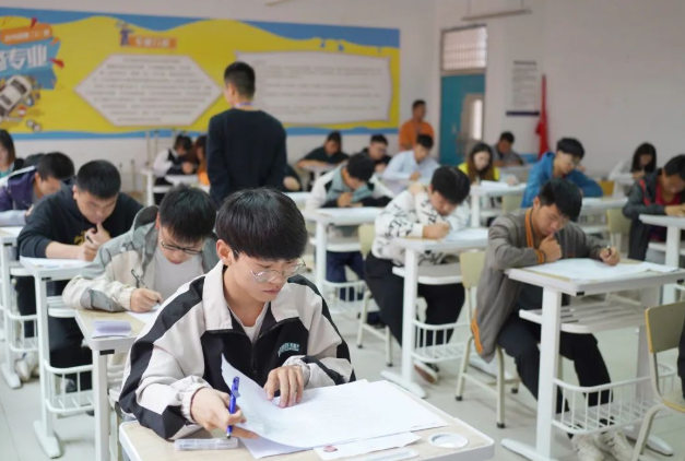 畢節(jié)工業(yè)職業(yè)技術(shù)學院直播銷售員、計算機維修工職業(yè)技能等級認定考核工作圓滿完成