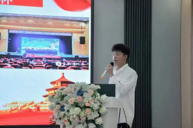 2021-2022學(xué)年國家獎學(xué)金獲得者個(gè)人事跡專欄第一期——黃杏、譚程慧